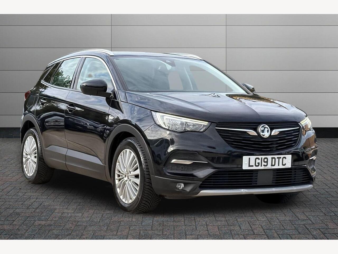 Main listing image - Vauxhall Grandland X