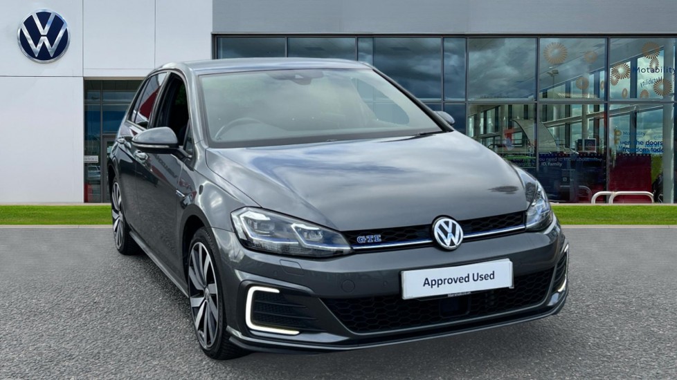 Main listing image - Volkswagen Golf GTE