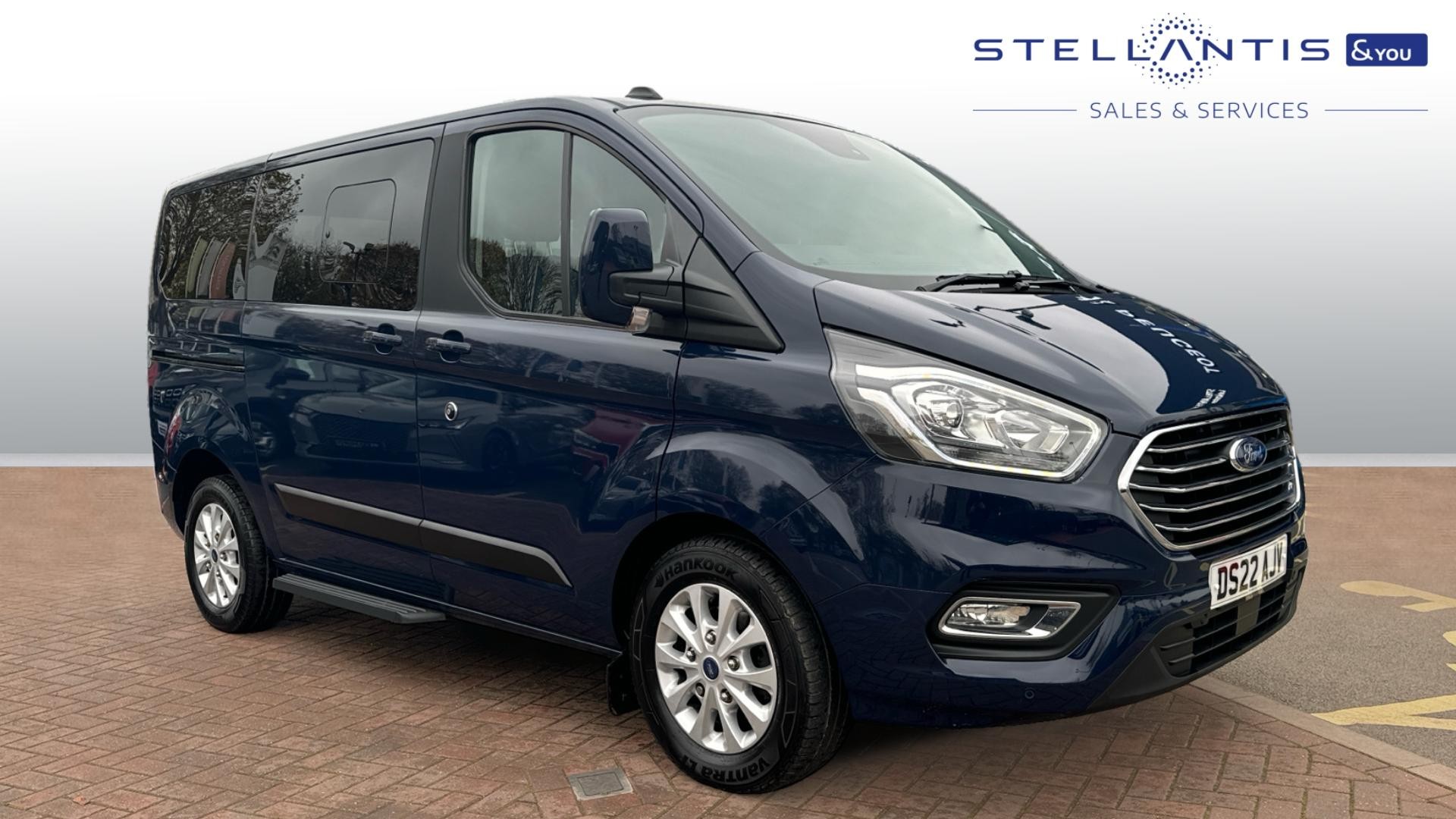 Main listing image - Ford Tourneo Custom