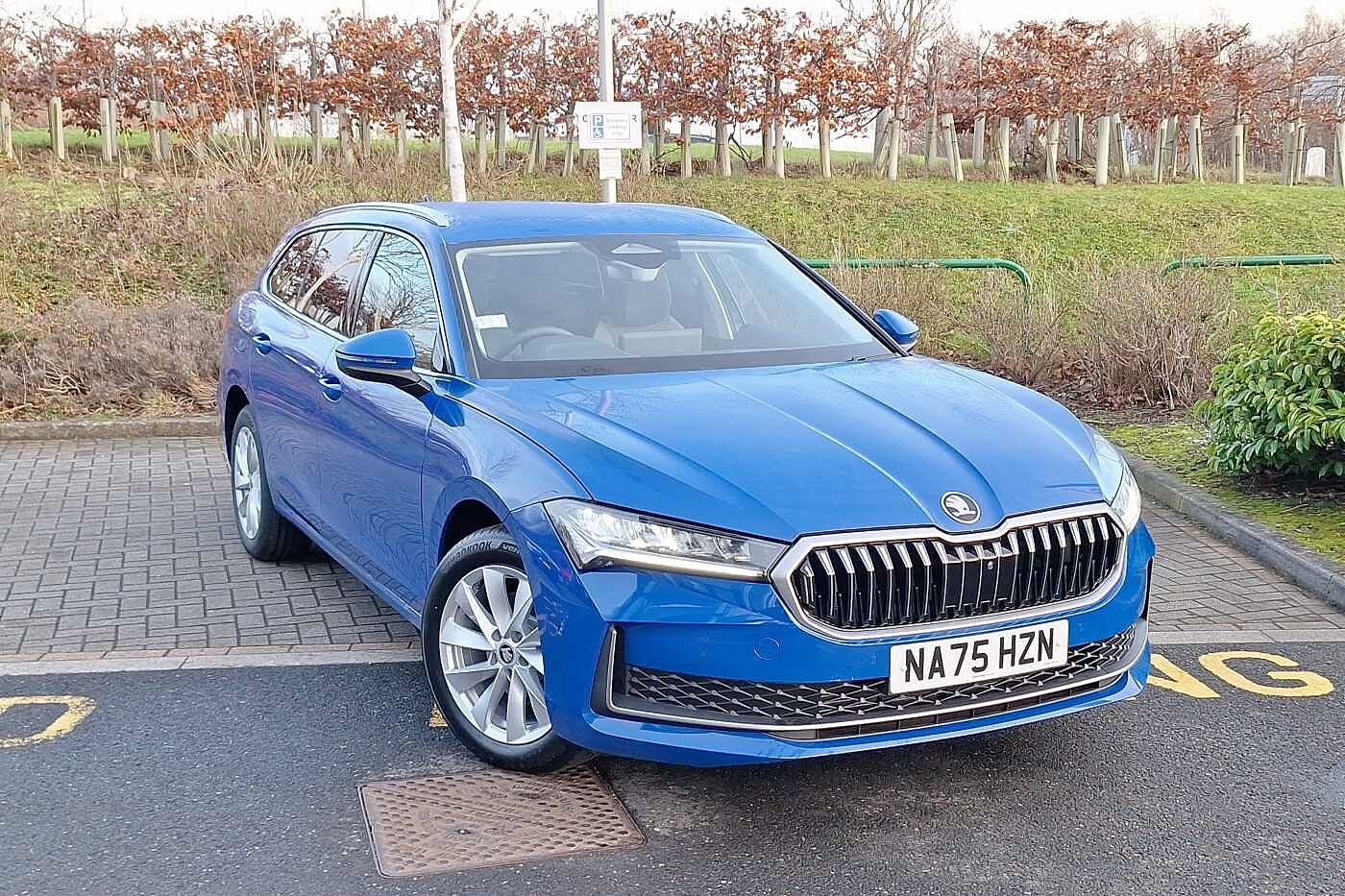 Main listing image - Skoda Superb Estate