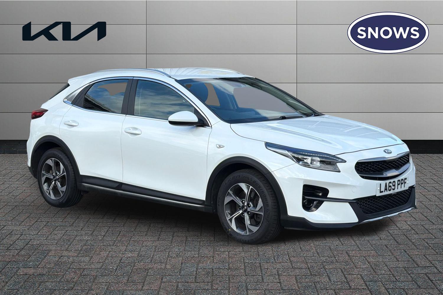 Main listing image - Kia XCeed