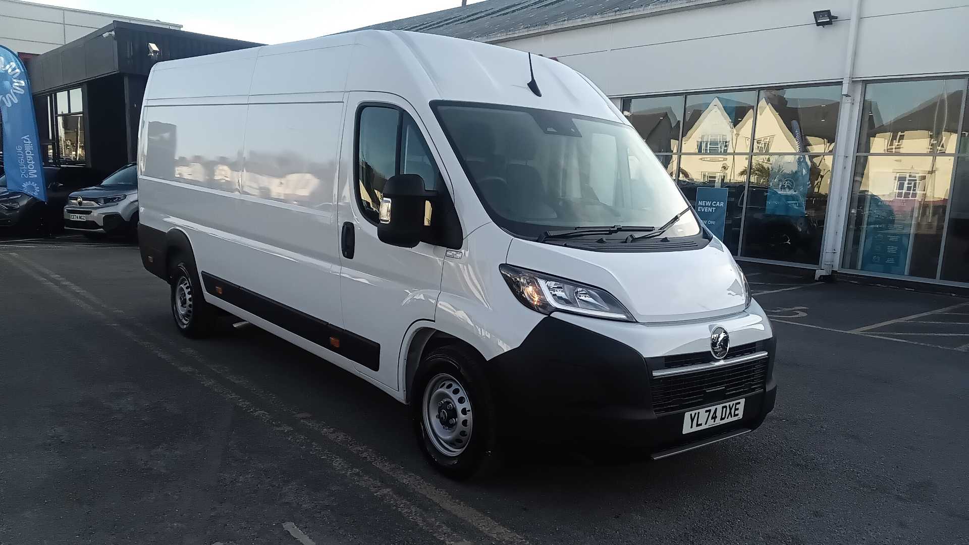 Main listing image - Vauxhall Movano