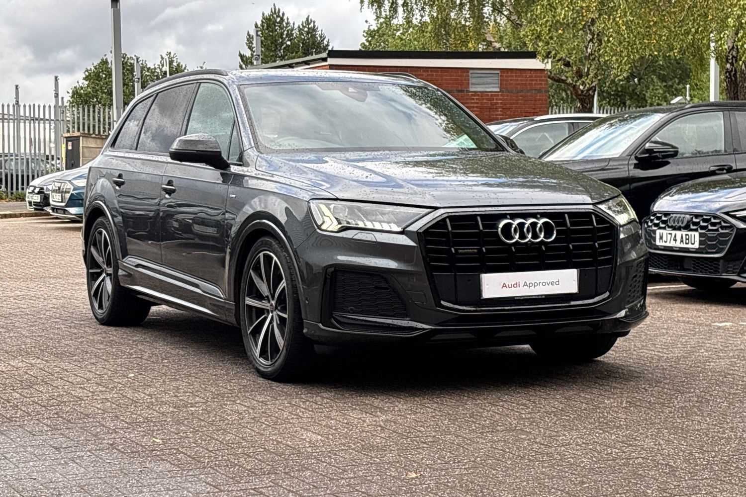 Main listing image - Audi Q7