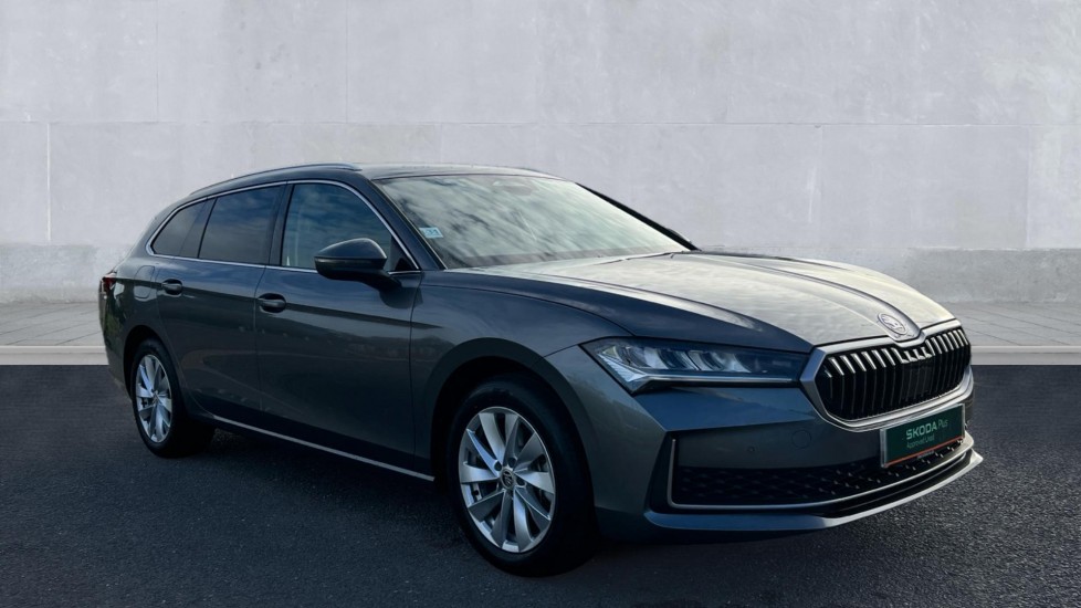 Main listing image - Skoda Superb Estate