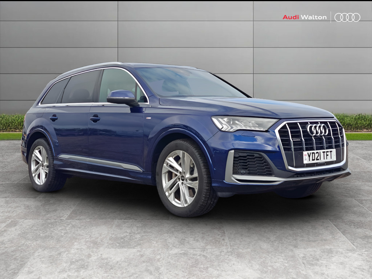 Main listing image - Audi Q7