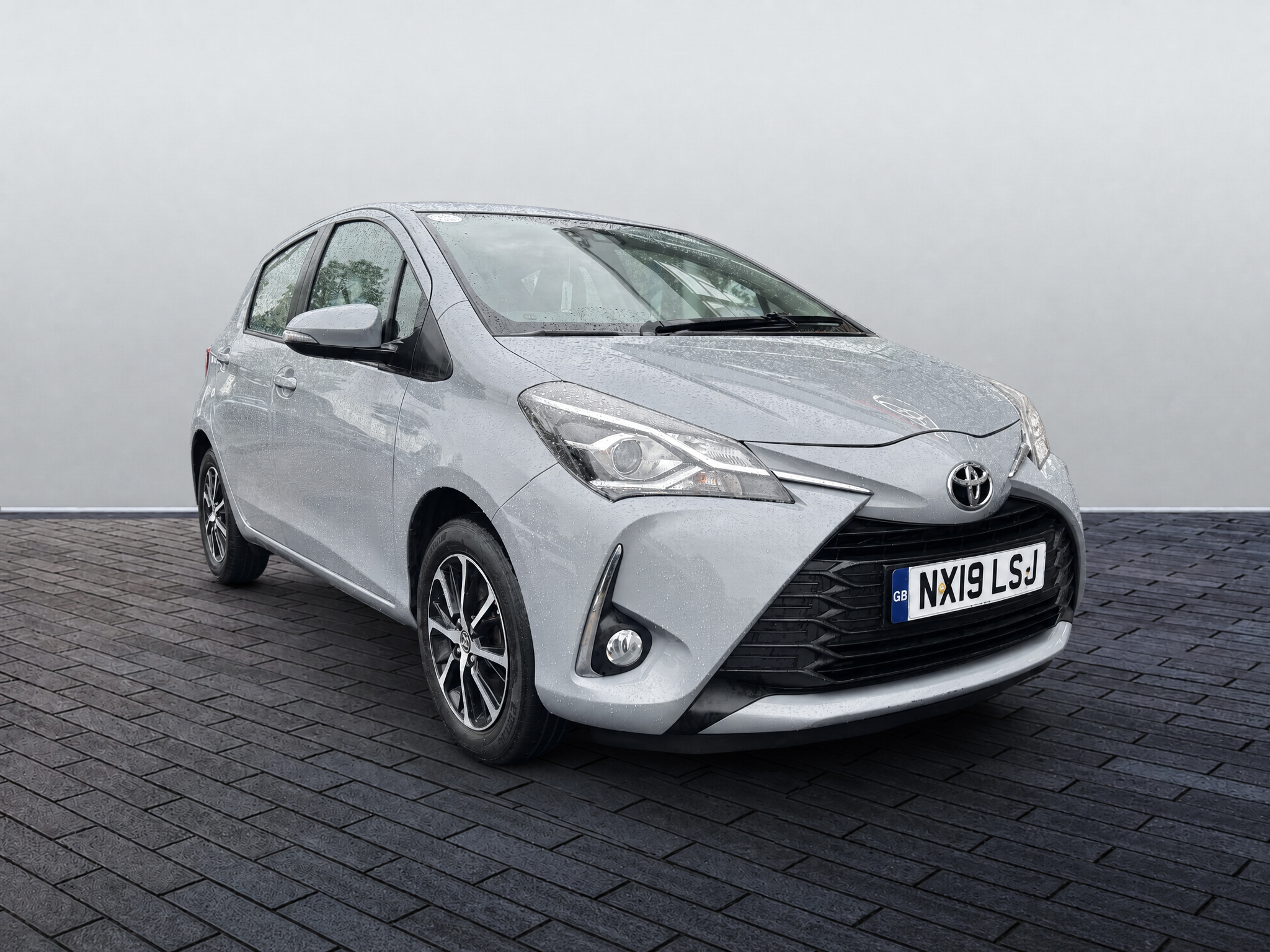 Main listing image - Toyota Yaris