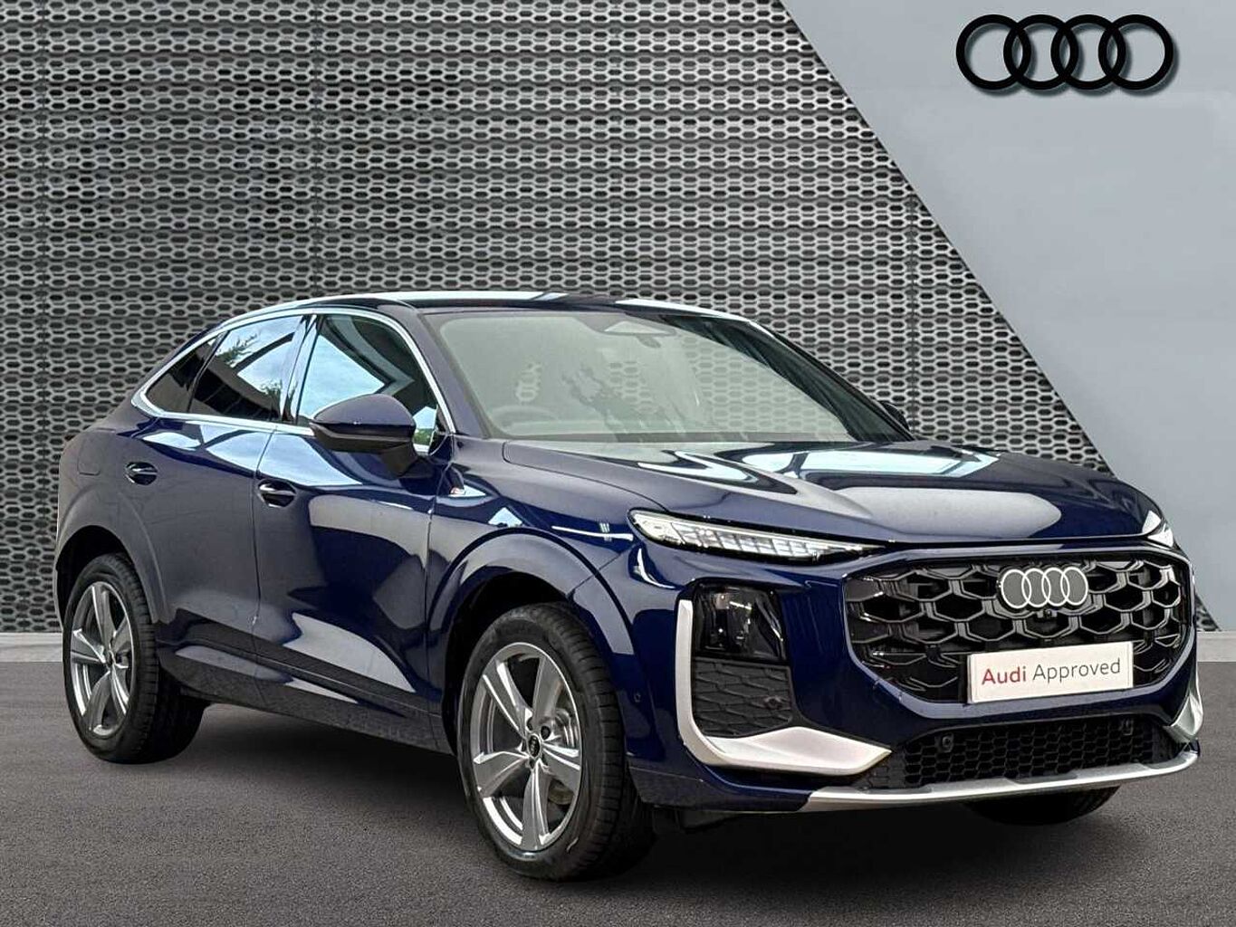 Main listing image - Audi Q3