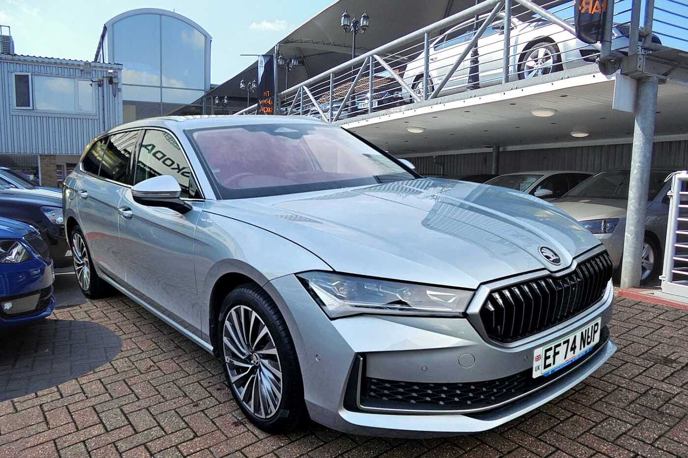 Main listing image - Skoda Superb Estate
