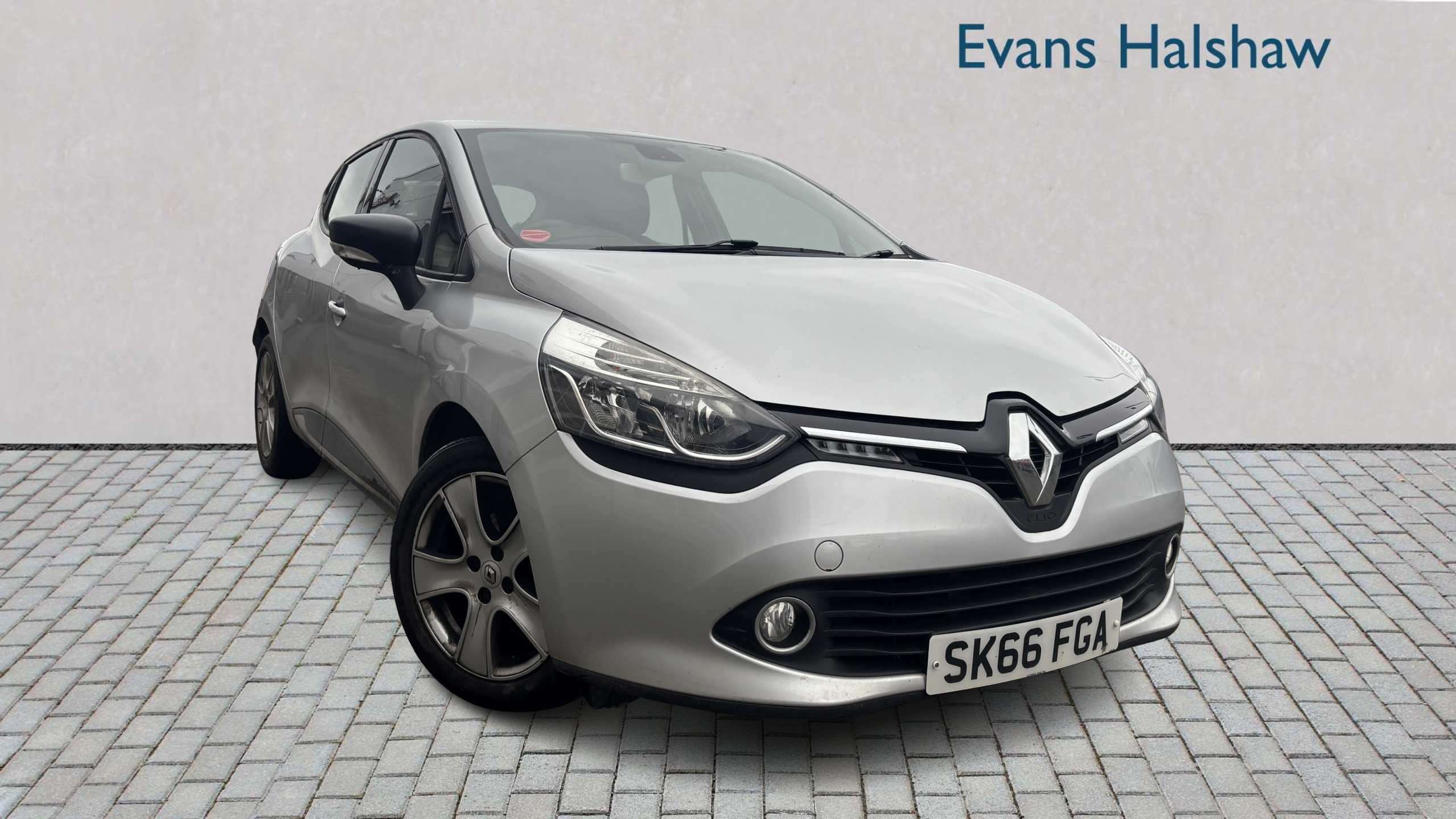 Main listing image - Renault Clio