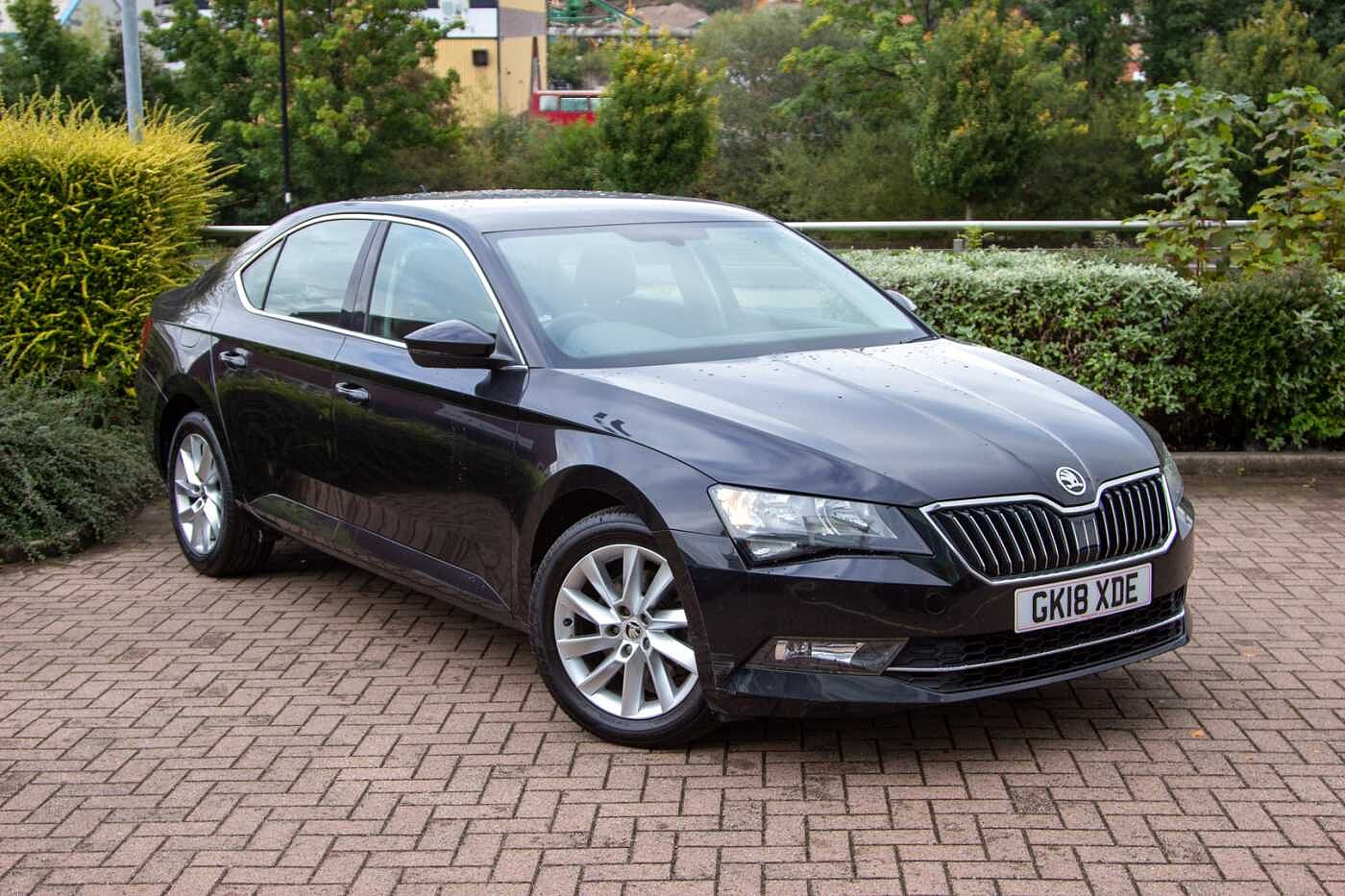 Main listing image - Skoda Superb