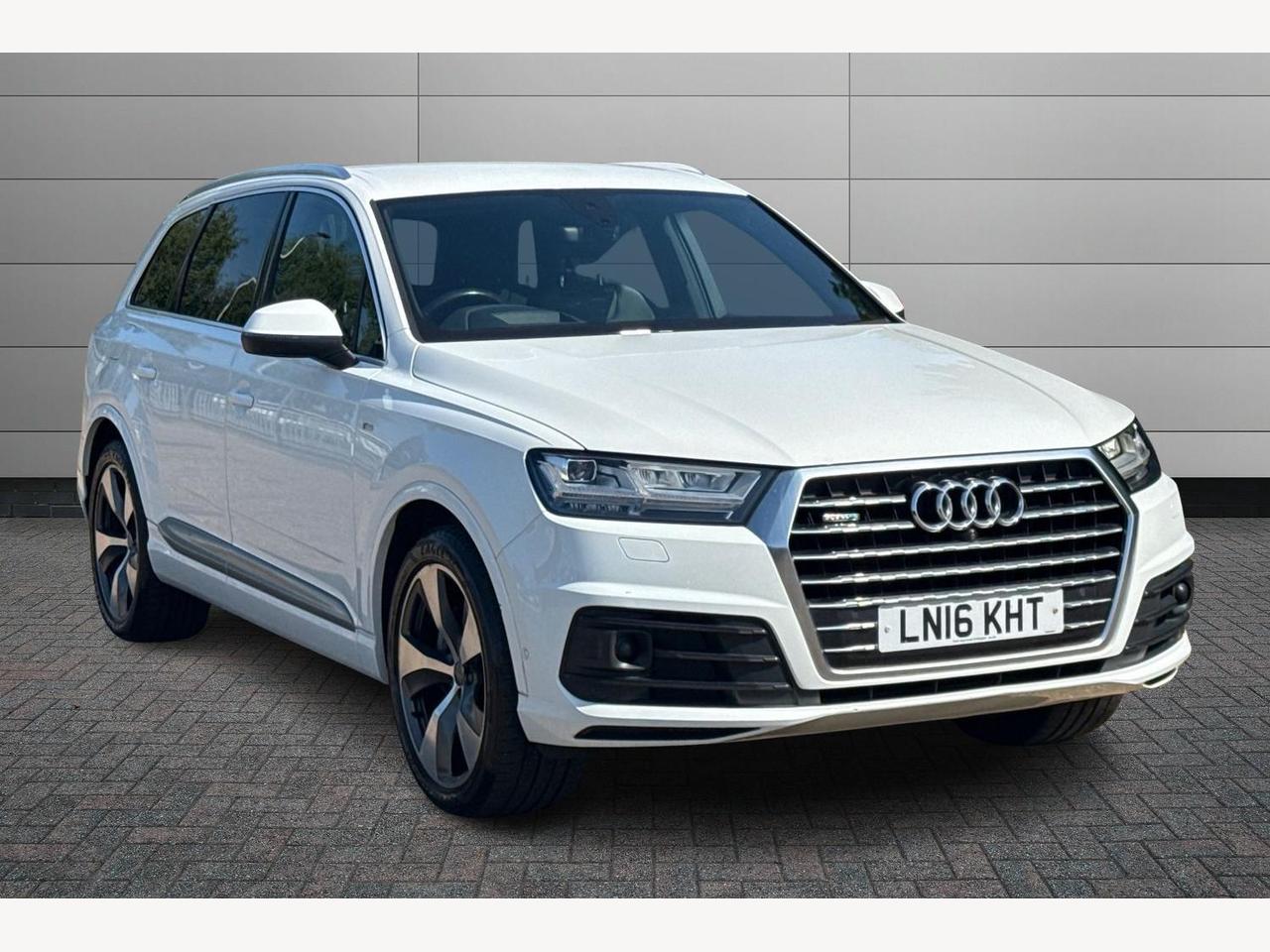Main listing image - Audi Q7