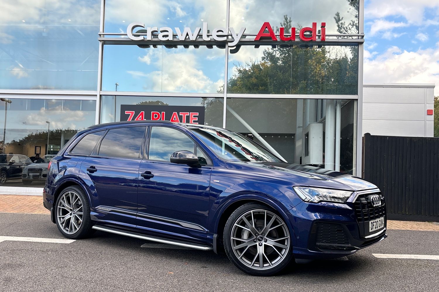 Main listing image - Audi Q7