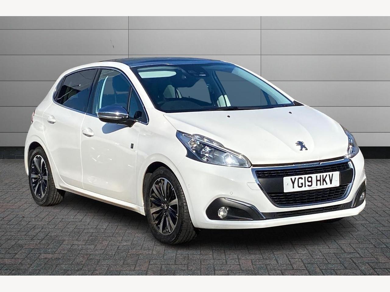 Main listing image - Peugeot 208