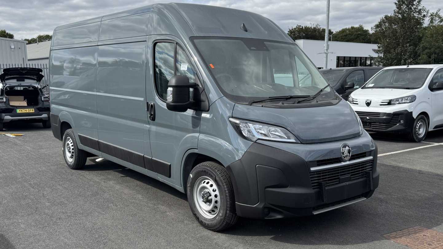 Main listing image - Vauxhall Movano