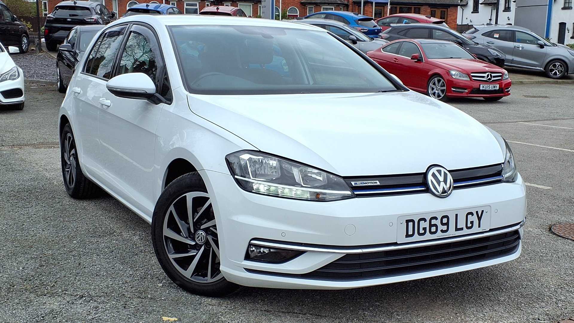 Main listing image - Volkswagen Golf