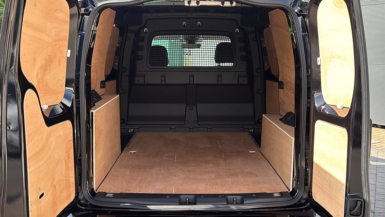 Main listing image - Volkswagen Caddy Maxi