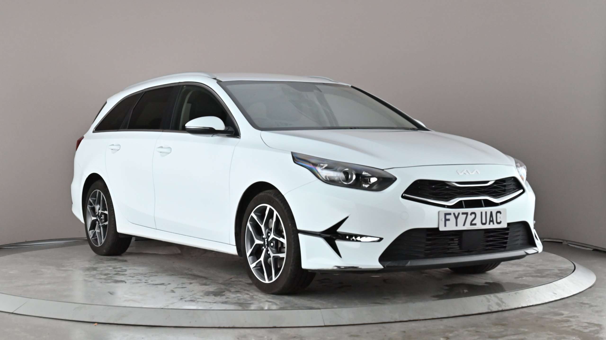 Main listing image - Kia Ceed SW
