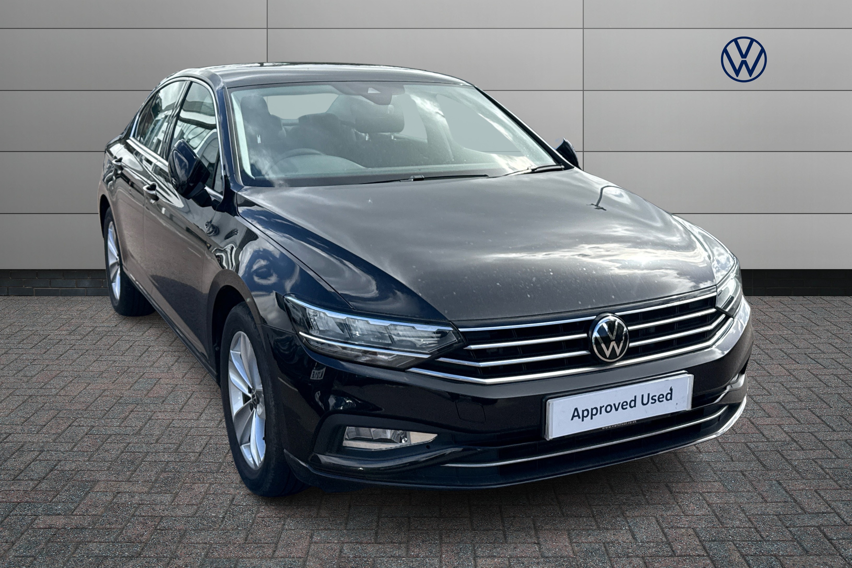 Main listing image - Volkswagen Passat