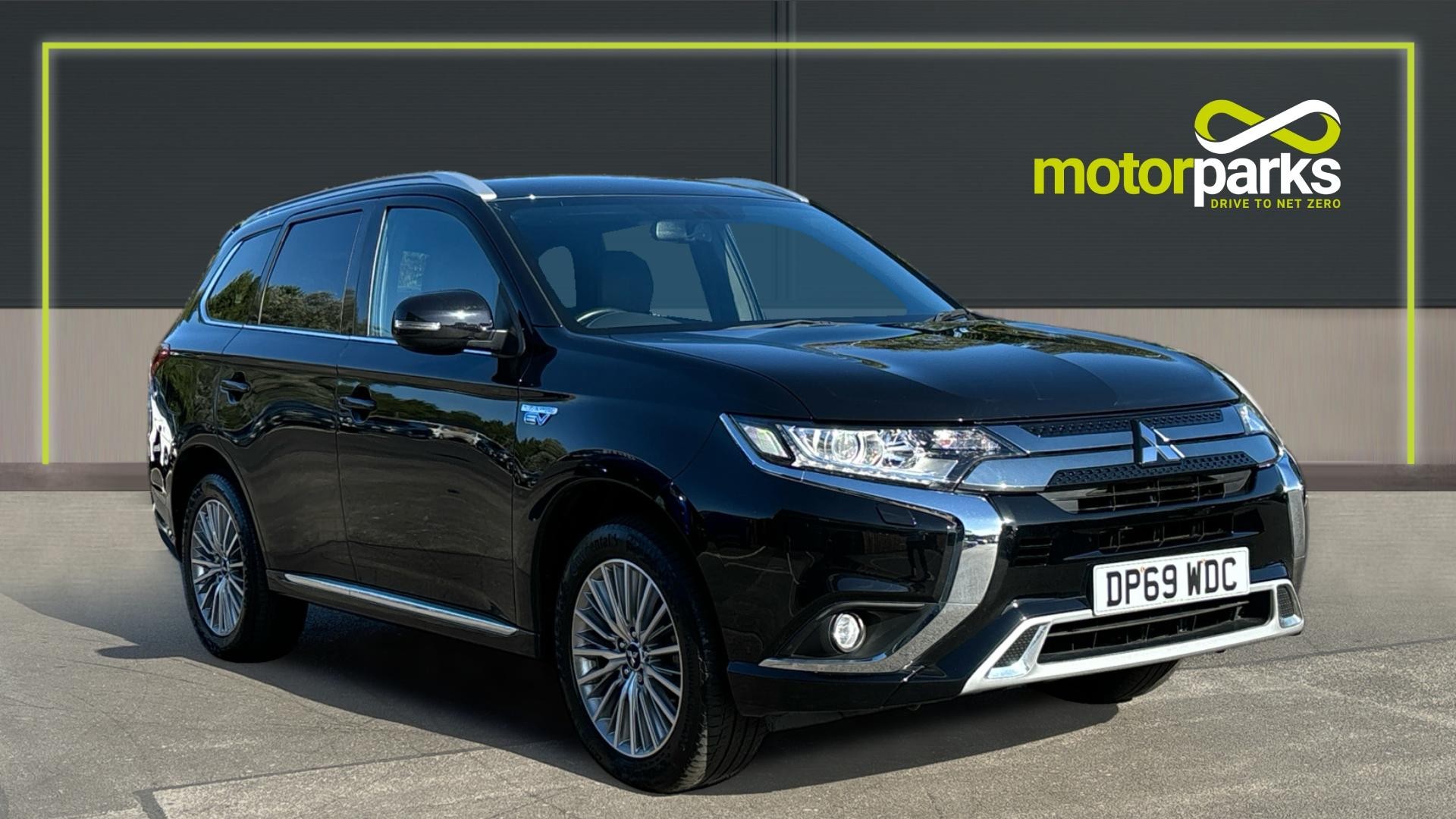 Main listing image - Mitsubishi Outlander