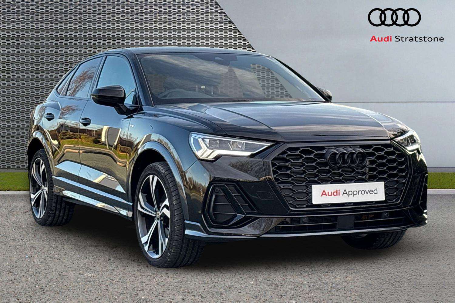 Main listing image - Audi Q3