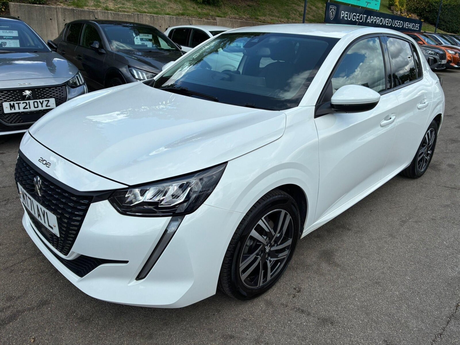 Main listing image - Peugeot 208