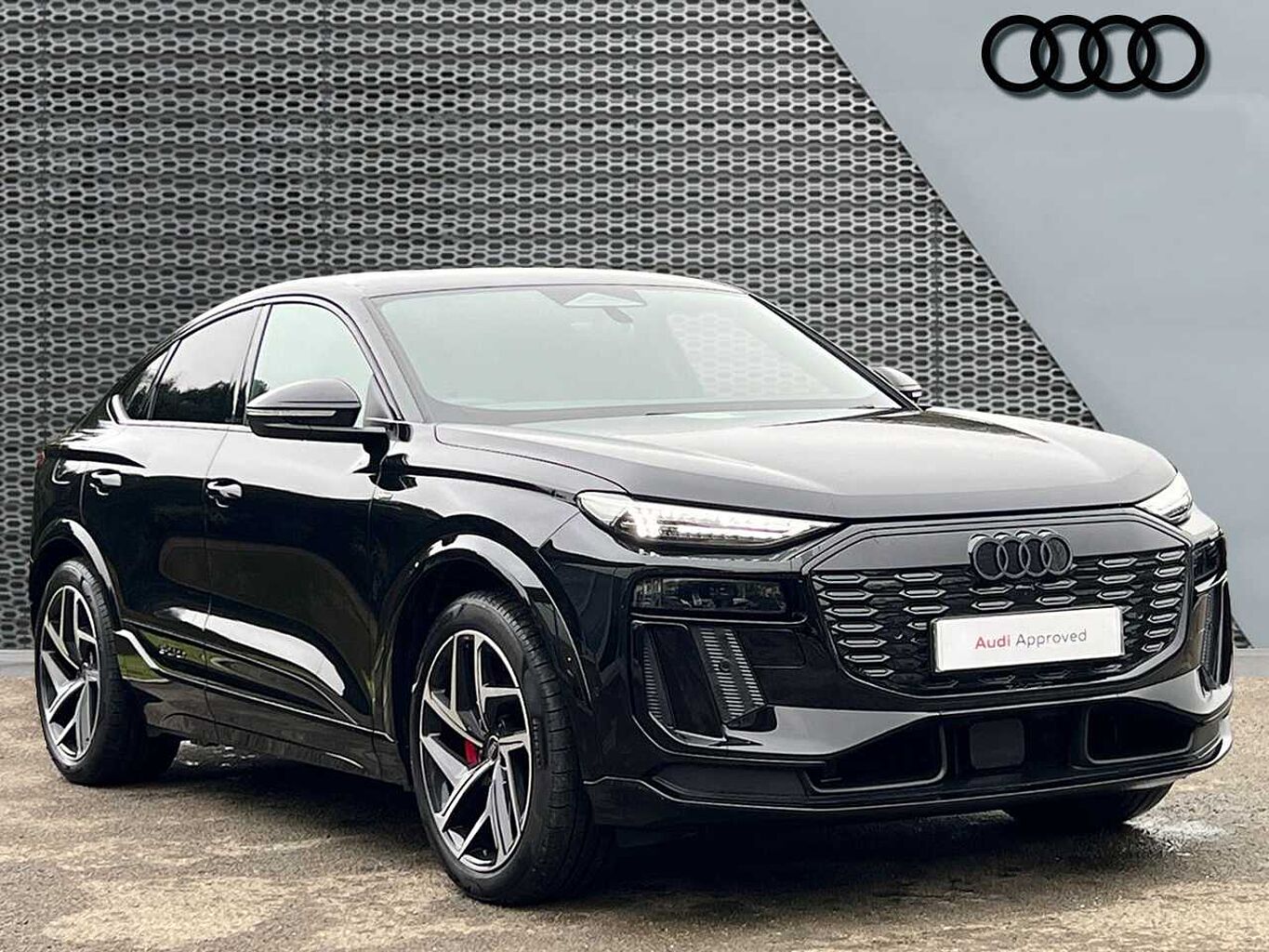 Main listing image - Audi Q6 e-tron