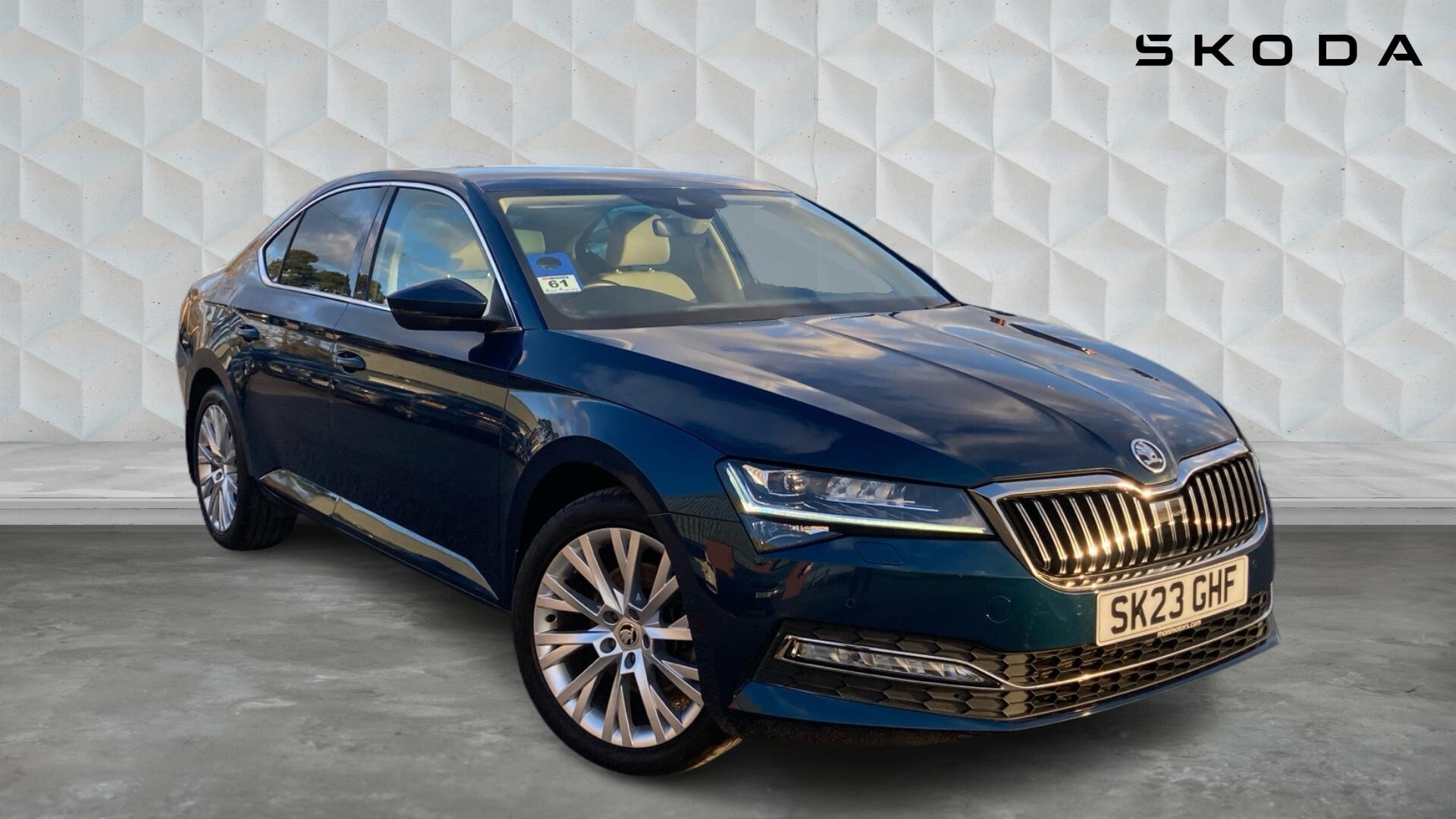 Main listing image - Skoda Superb