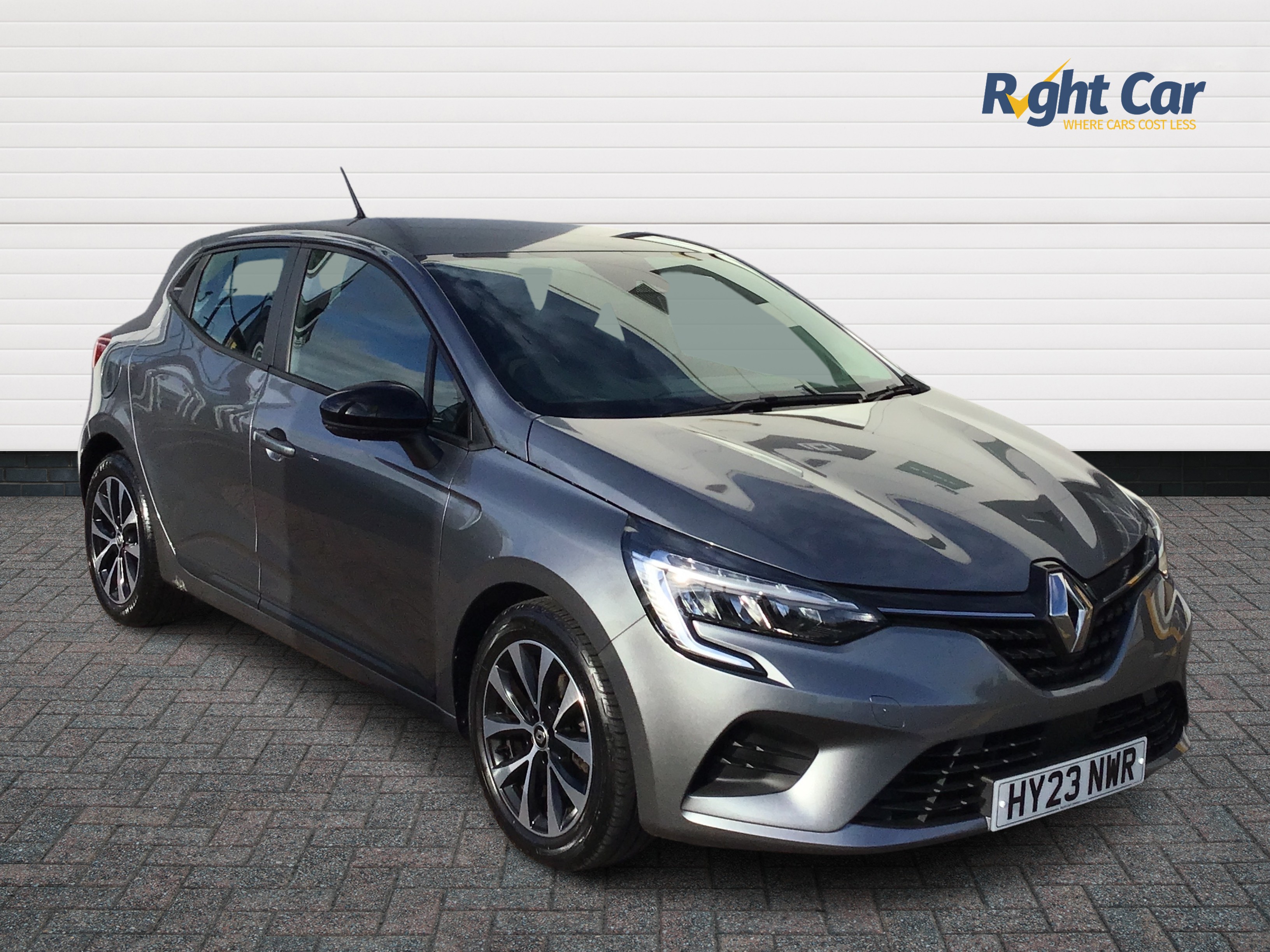 Main listing image - Renault Clio