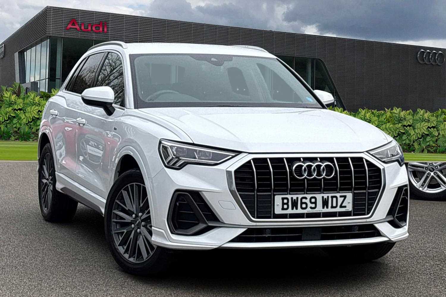 Main listing image - Audi Q3