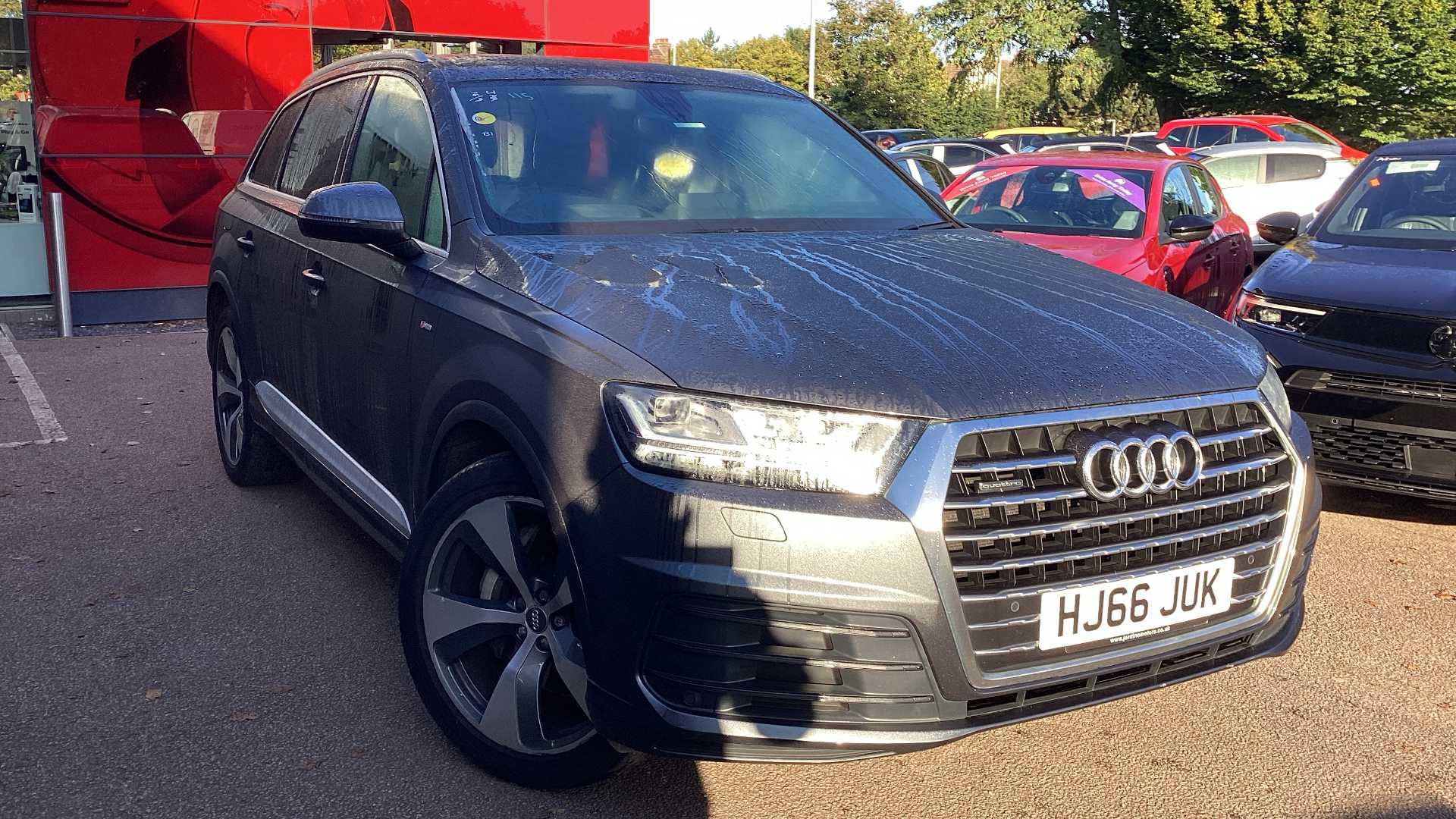 Main listing image - Audi Q7