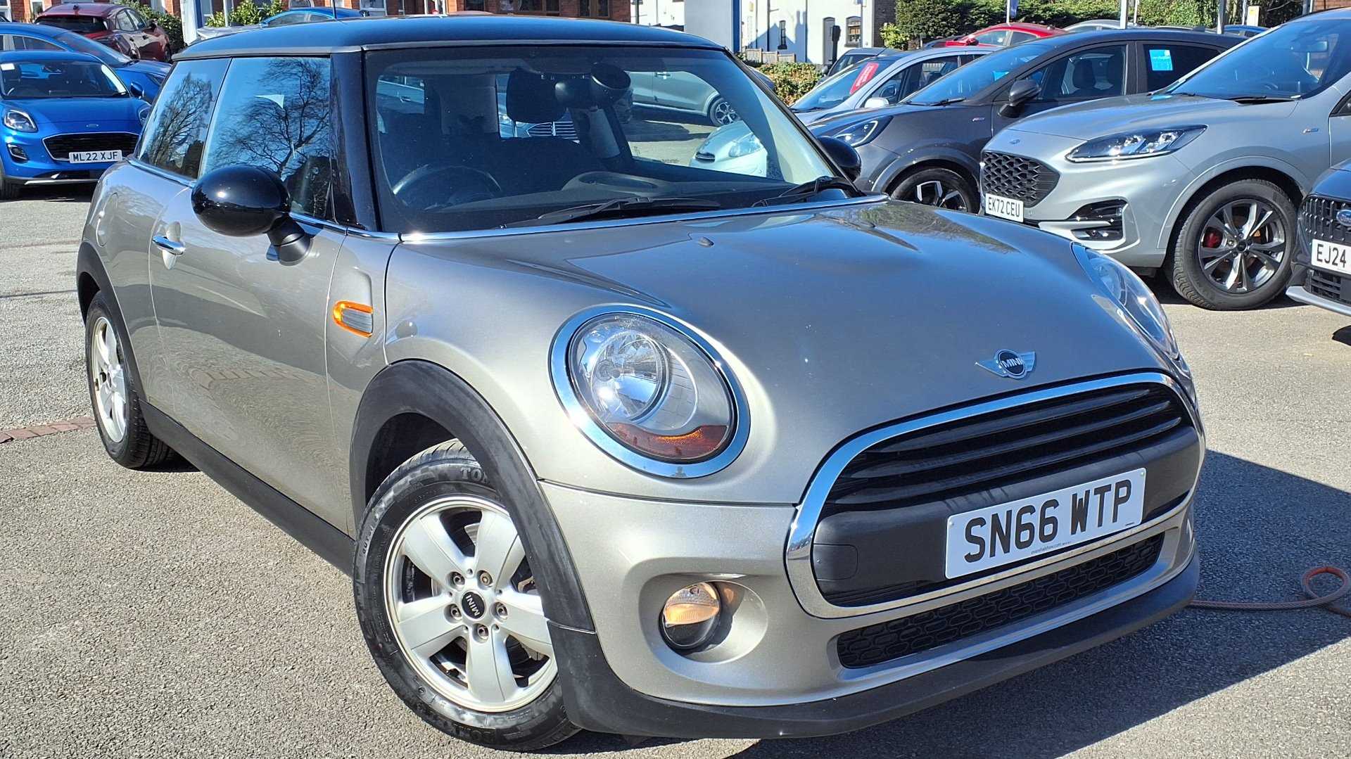 Main listing image - MINI Hatchback