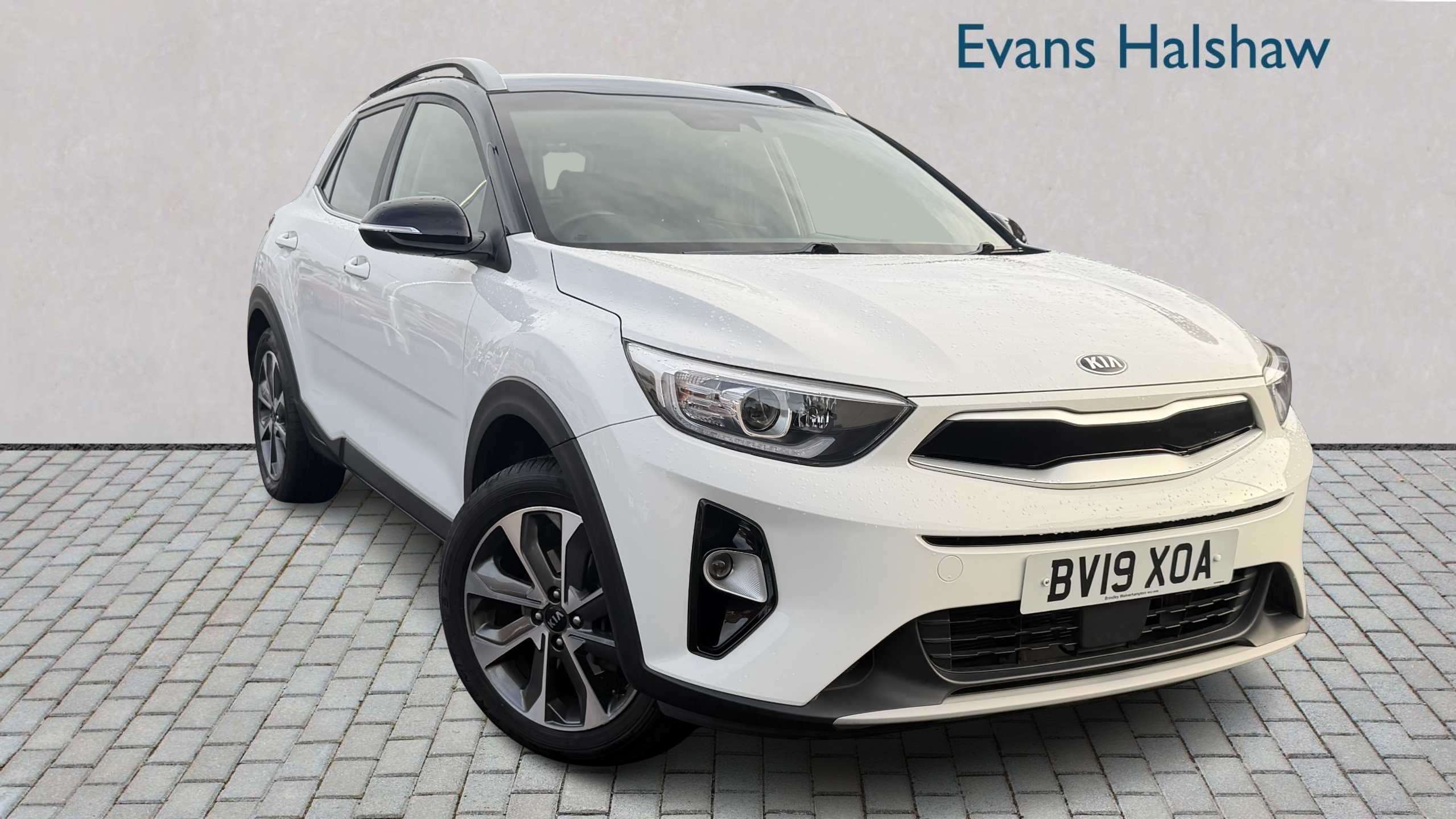 Main listing image - Kia Stonic