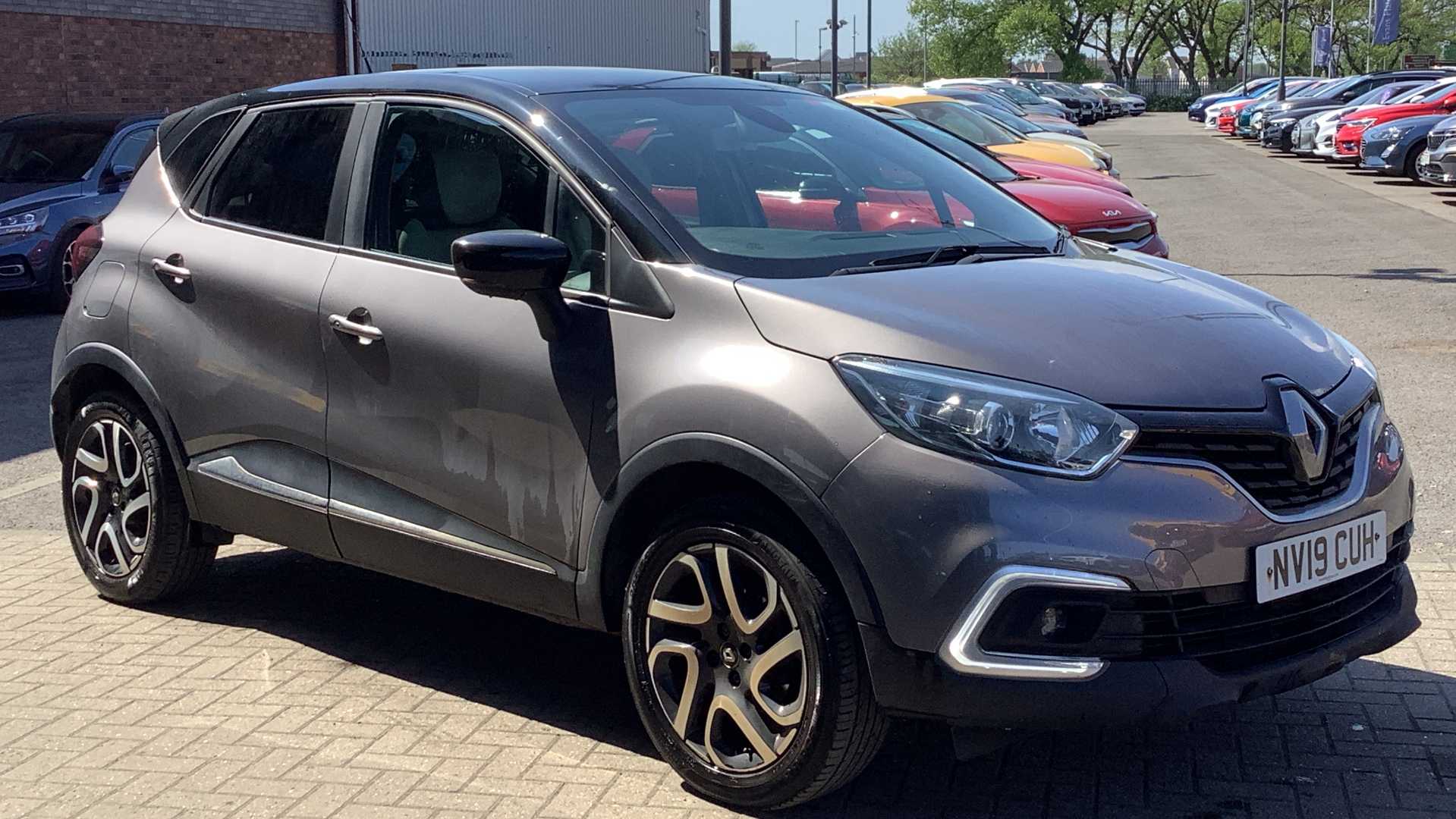 Main listing image - Renault Captur