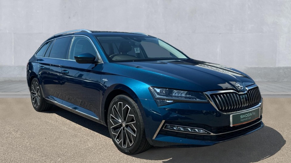 Main listing image - Skoda Superb Estate