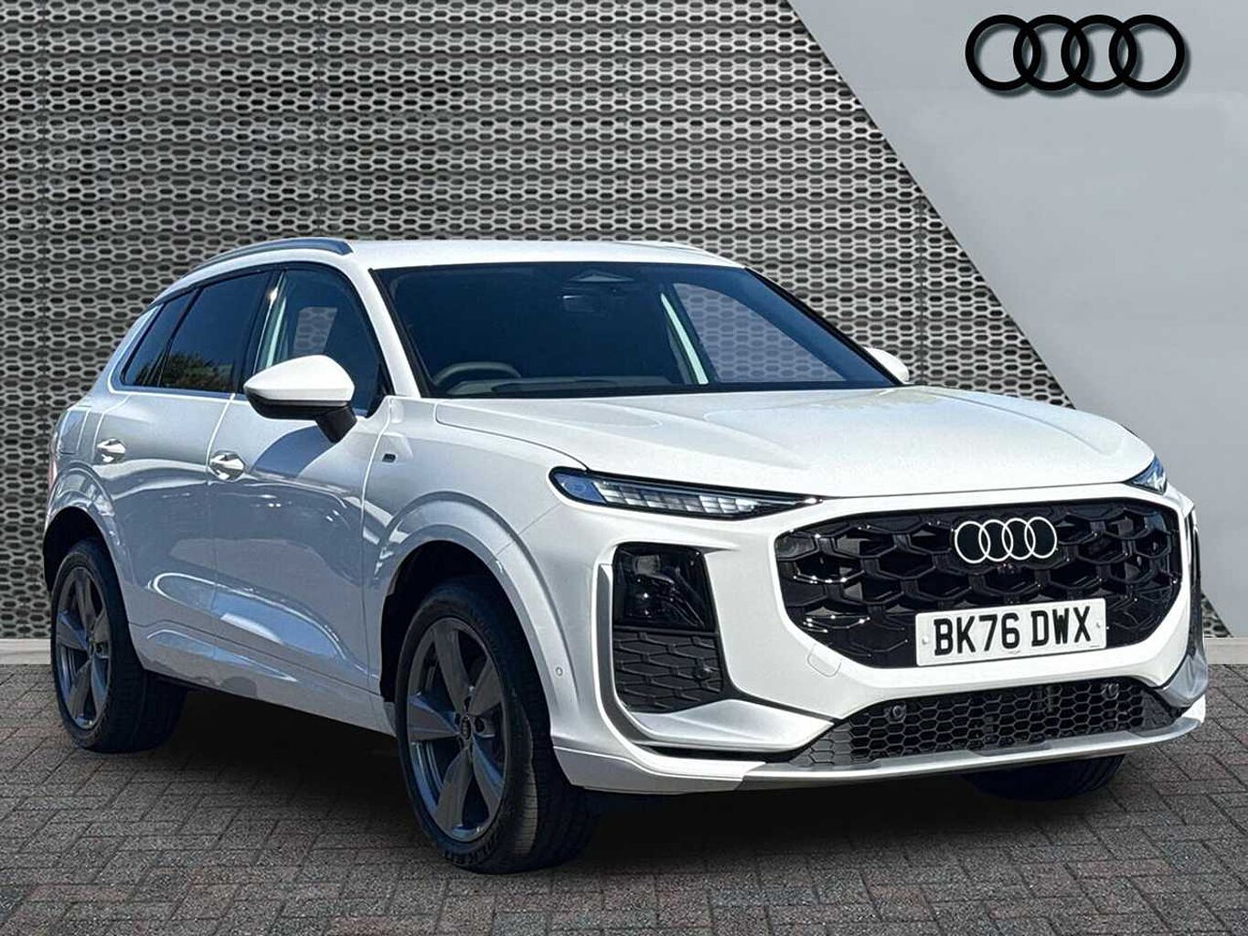 Main listing image - Audi Q3