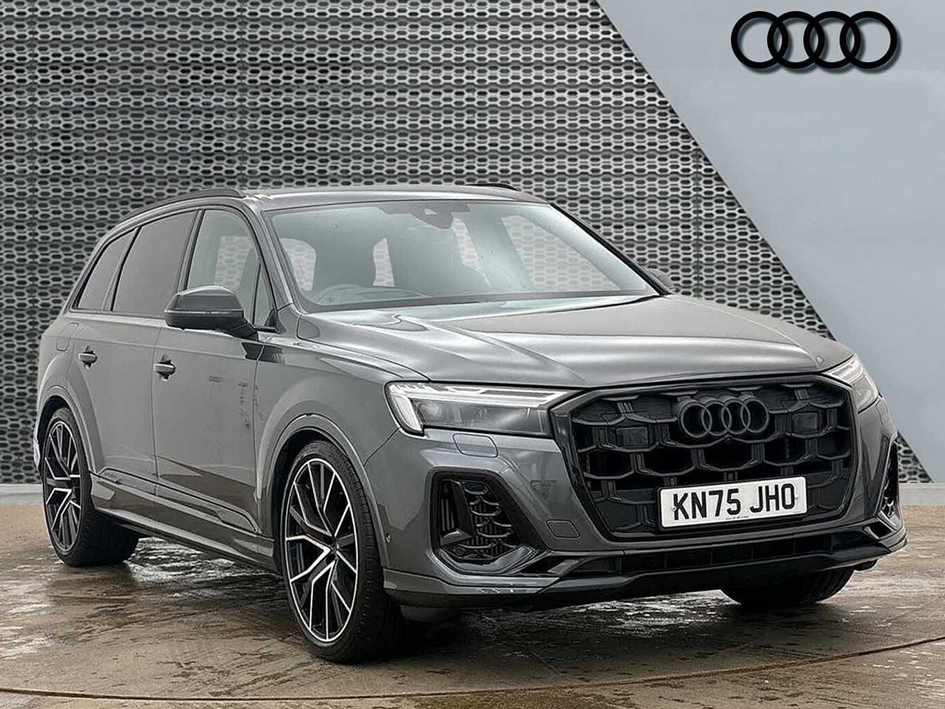 Main listing image - Audi Q7