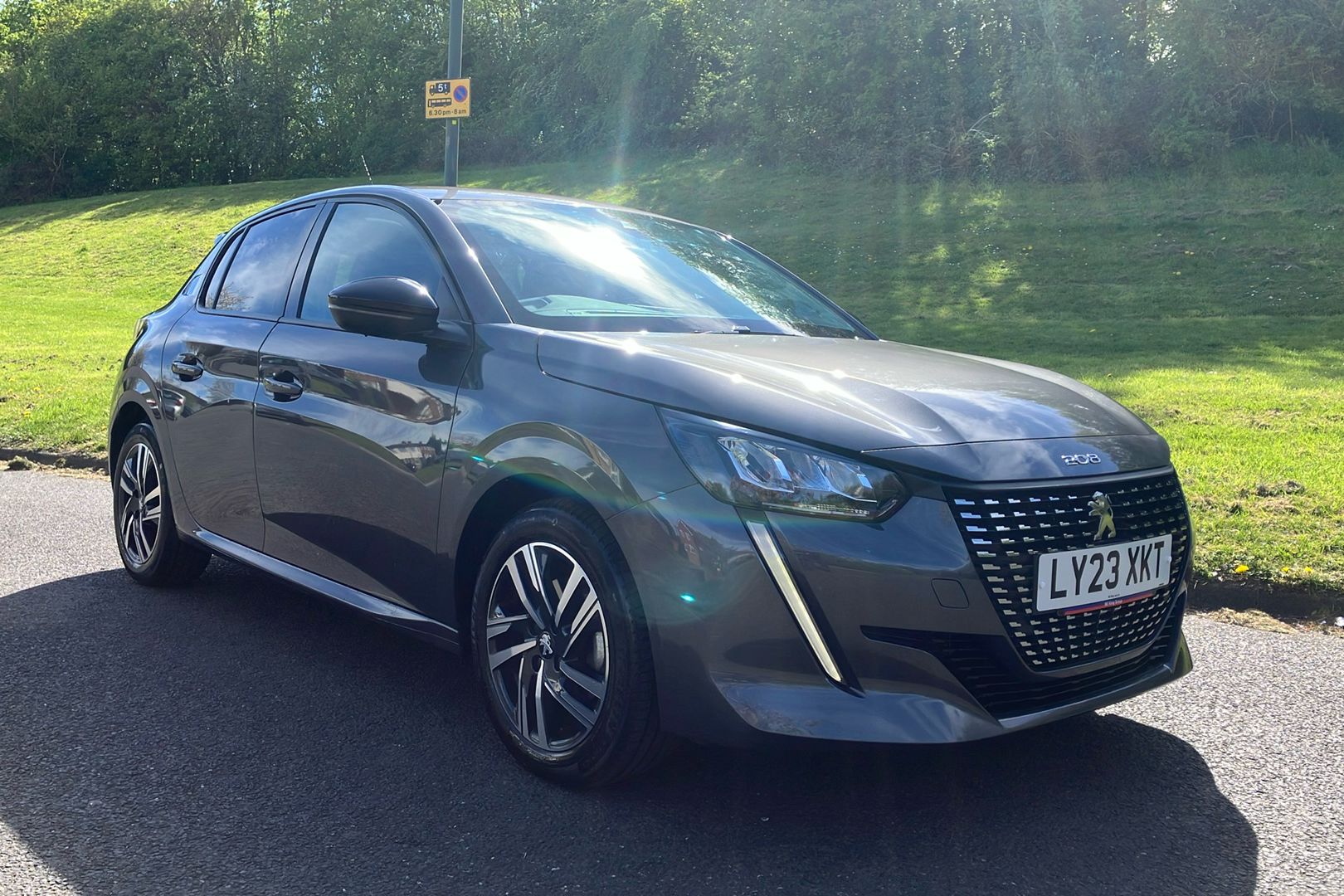 Main listing image - Peugeot 208