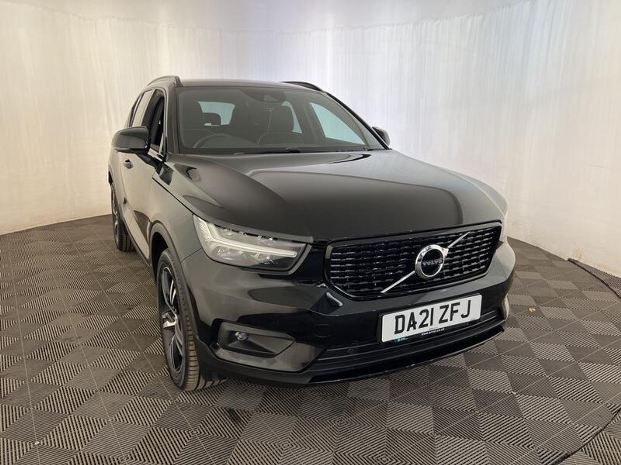 Main listing image - Volvo XC40 Recharge