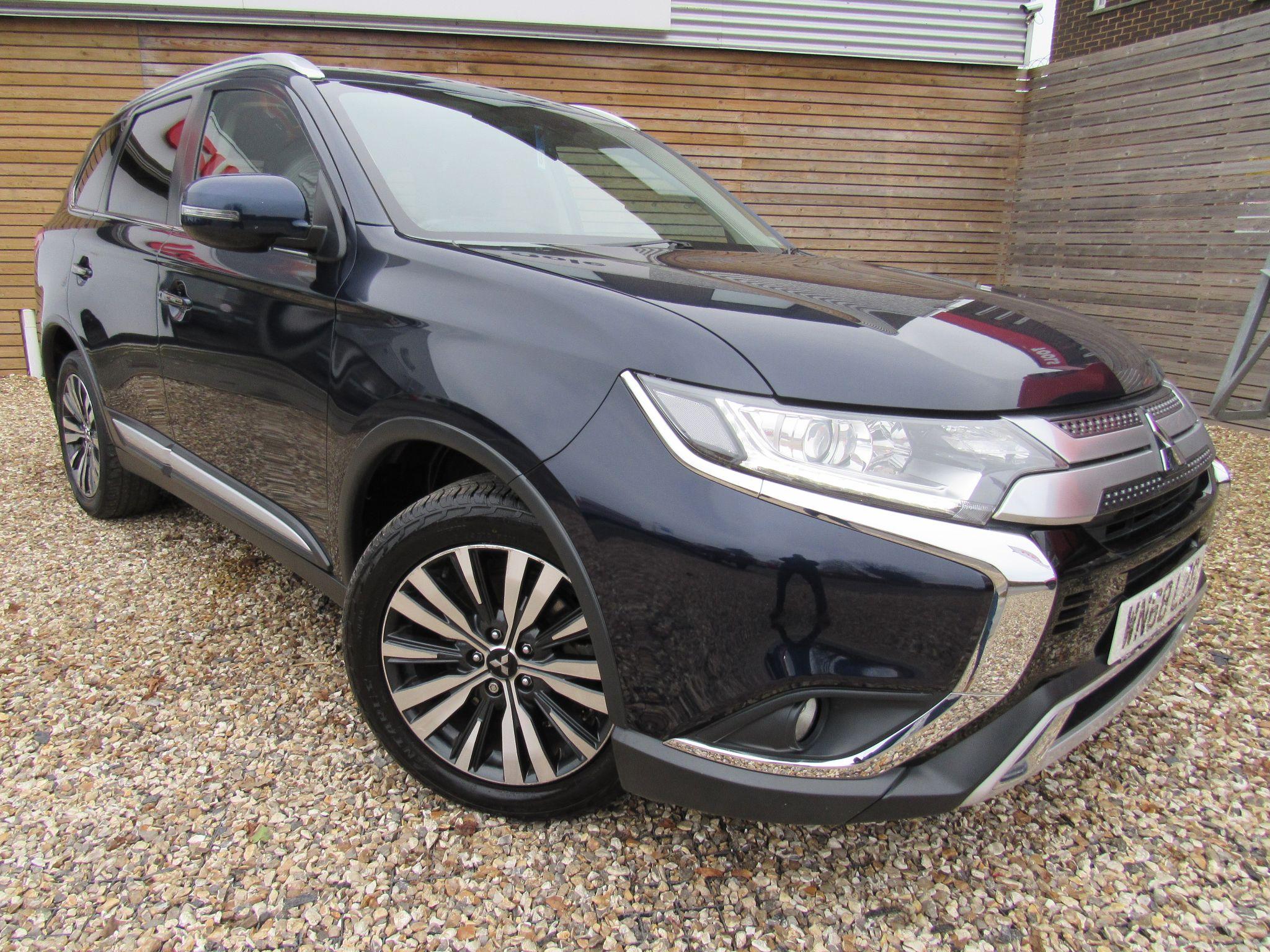 Main listing image - Mitsubishi Outlander