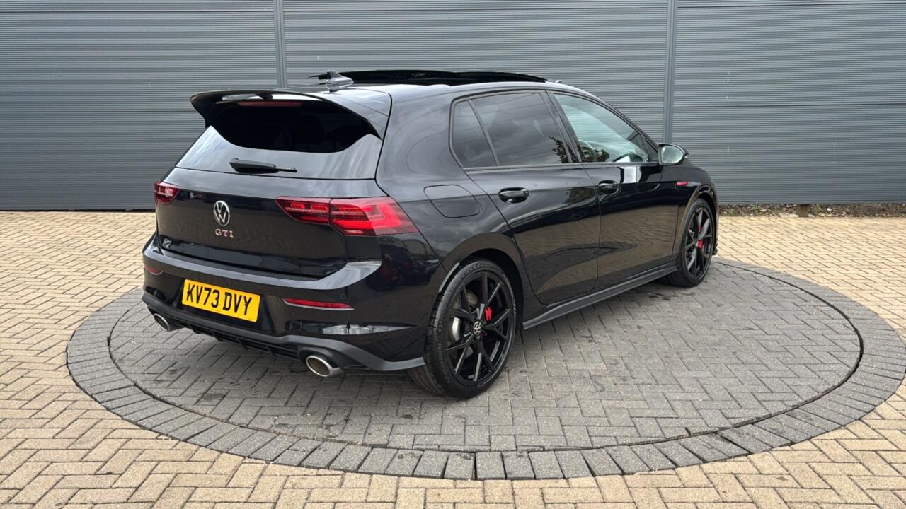 Main listing image - Volkswagen Golf