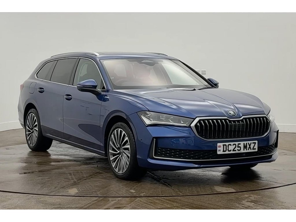 Main listing image - Skoda Superb Estate