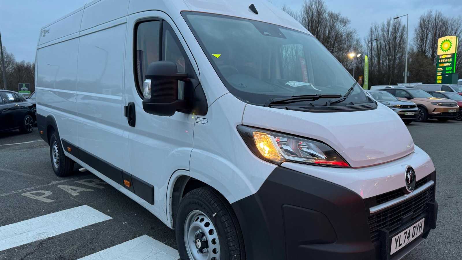 Main listing image - Vauxhall Movano