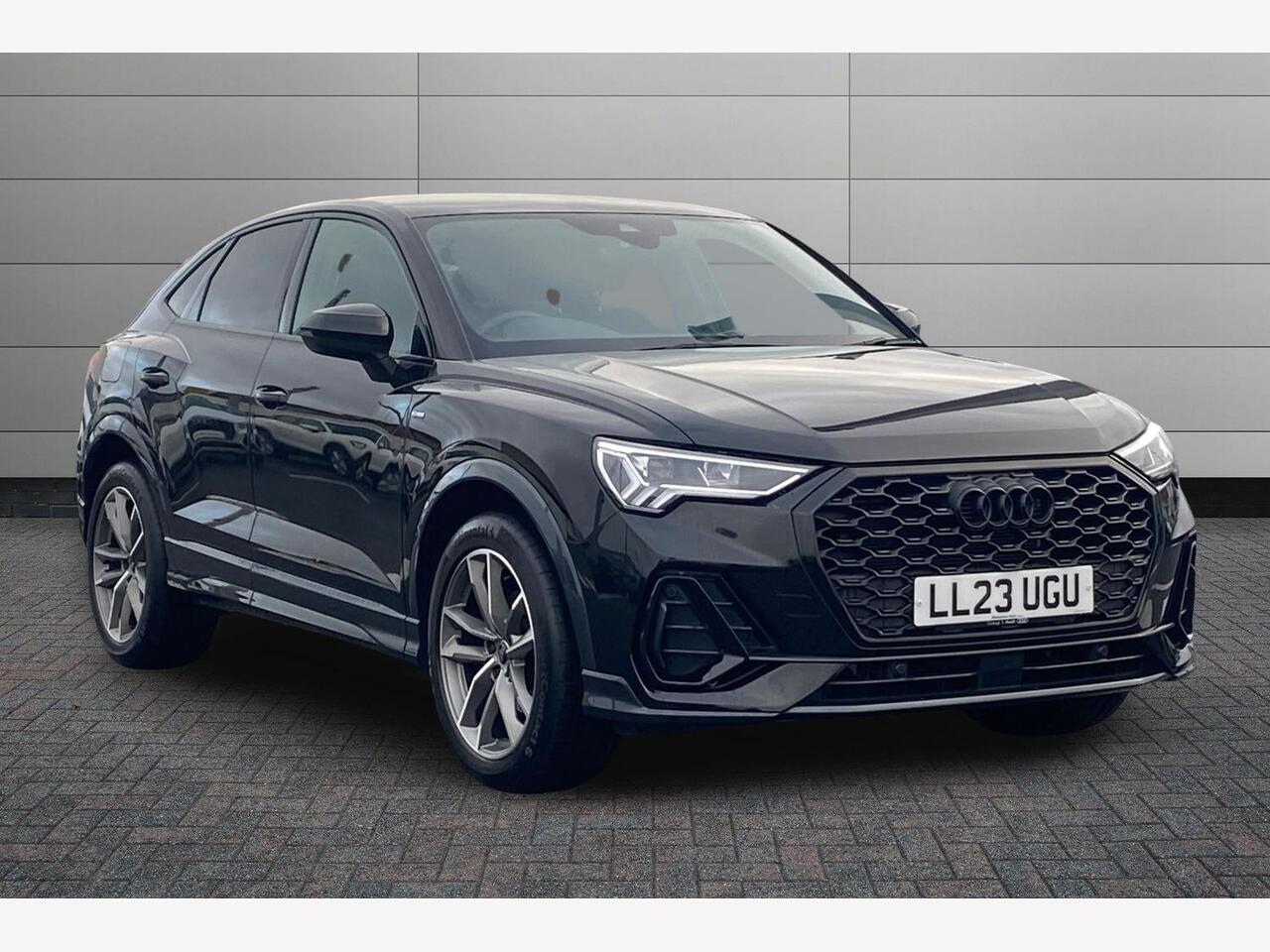 Main listing image - Audi Q3