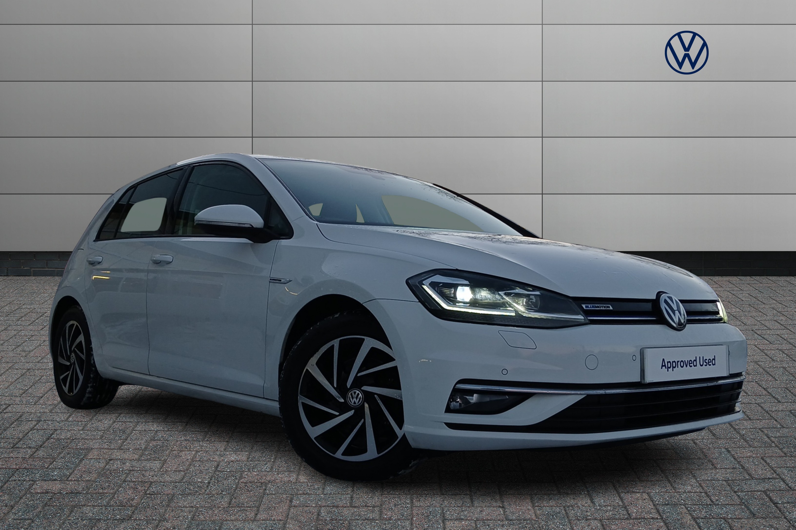 Main listing image - Volkswagen Golf
