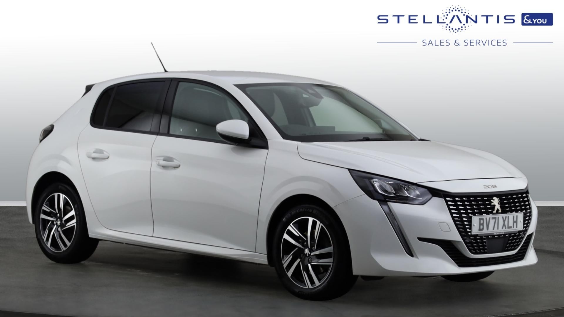 Main listing image - Peugeot 208