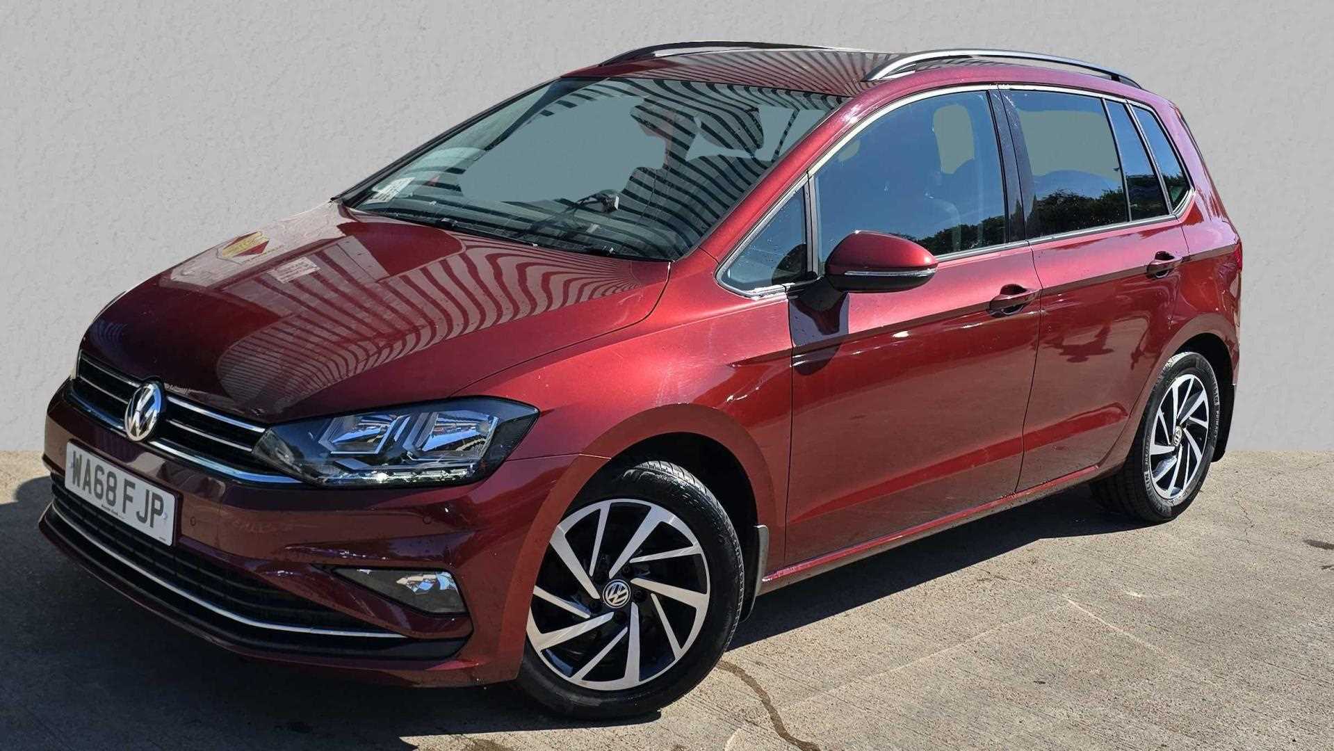 Main listing image - Volkswagen Golf SV