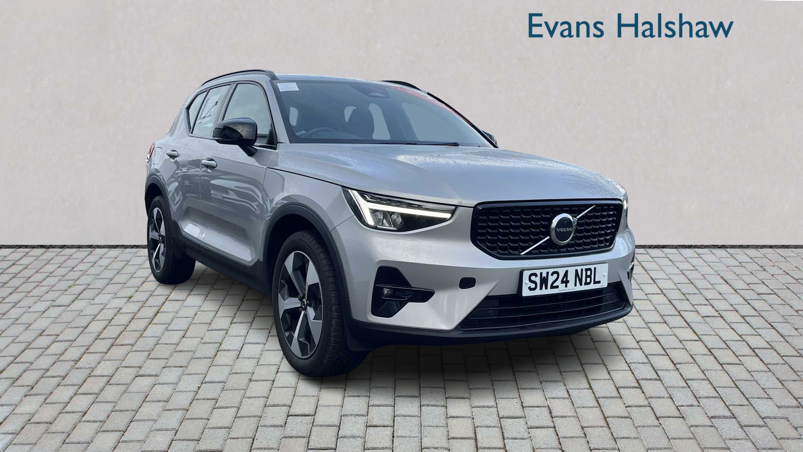 Main listing image - Volvo XC40