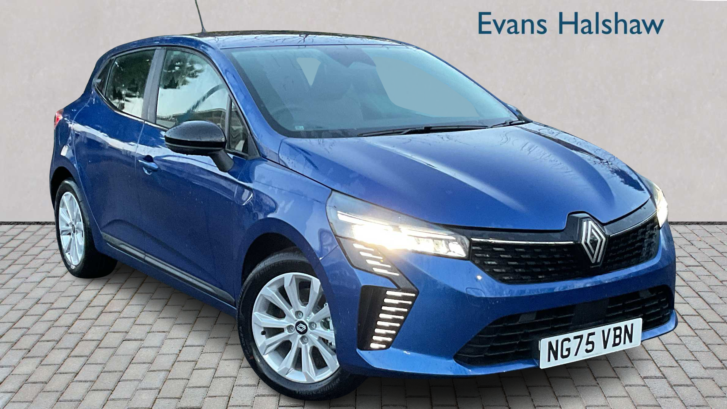 Main listing image - Renault Clio