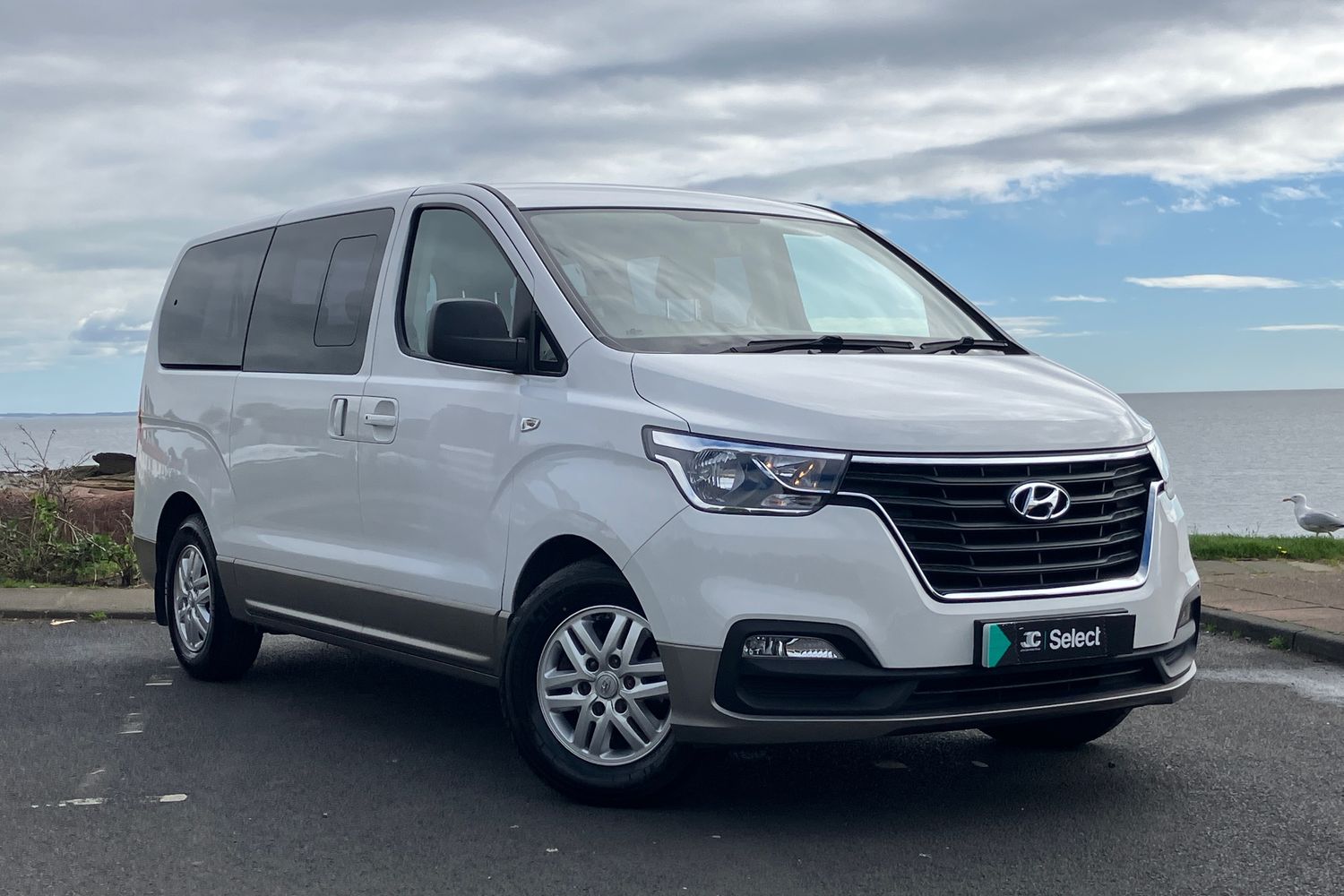 Main listing image - Hyundai i800