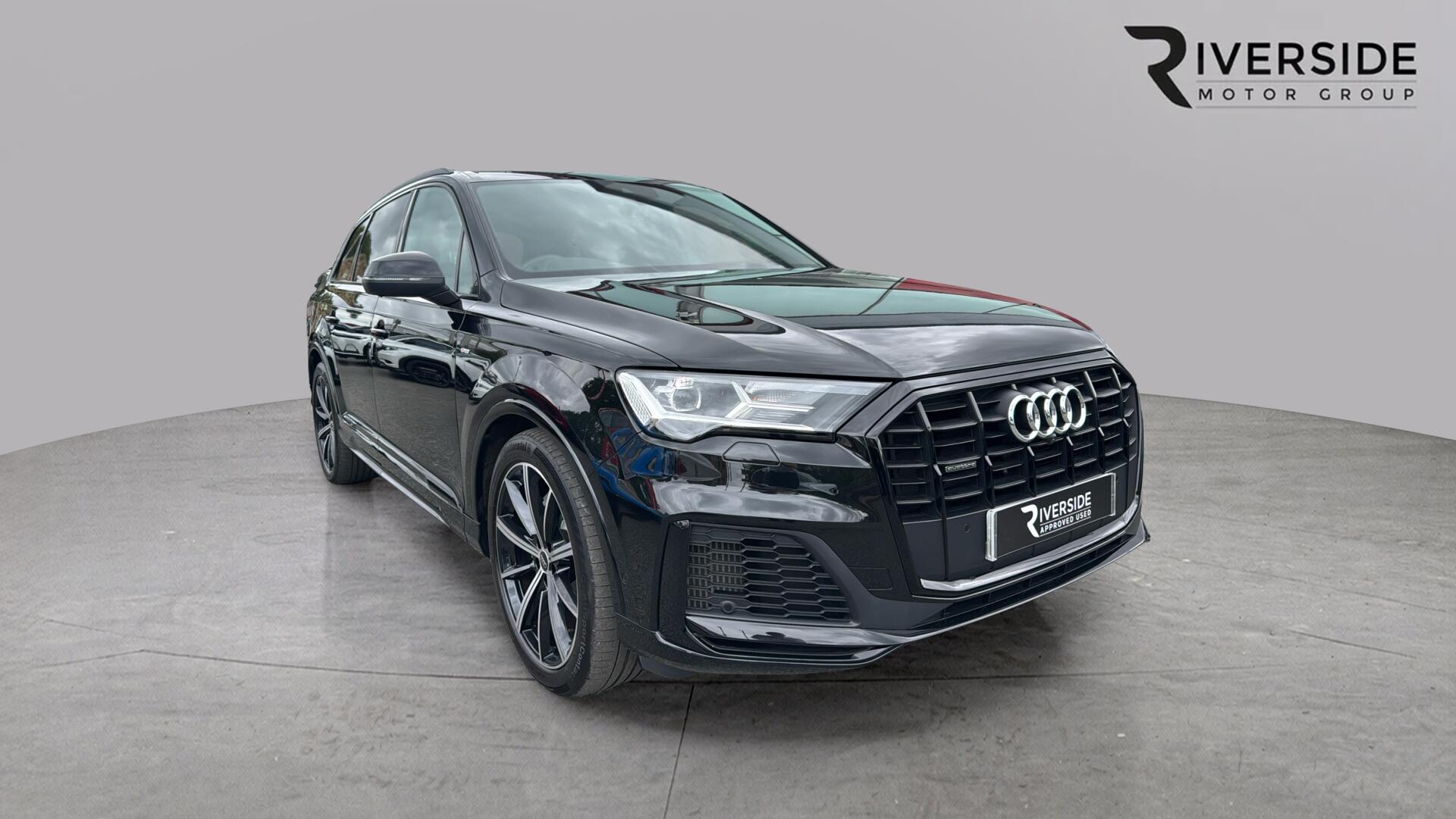 Main listing image - Audi Q7